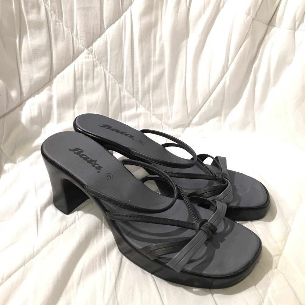 NWOT Bata 3” Block Heel Sandals